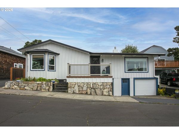 144 6TH AVE, Seaside, OR 97138