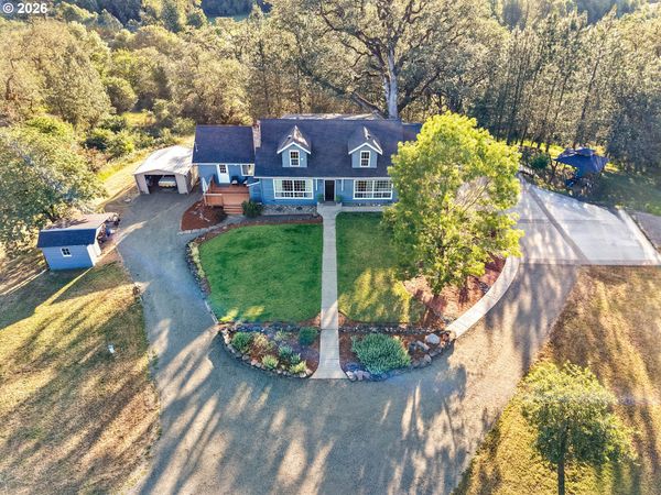 905 NE THIRD ST, Oakland, OR 97462
