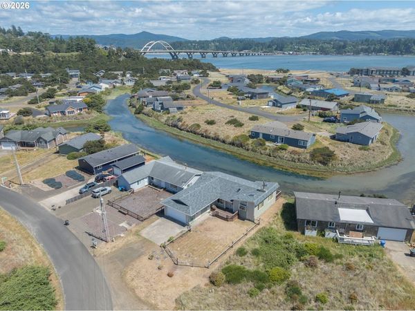 1001 NW PACIFIC WAY, Waldport, OR 97394