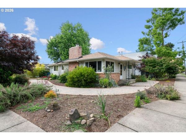 303 MILL ST, Silverton, OR 97381