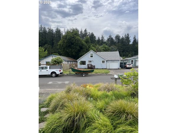 1016 WATER ST, Springfield, OR 97477