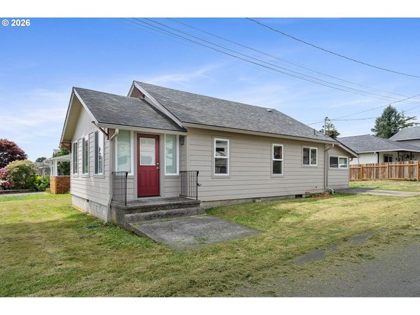 207 2ND ST, Garibaldi, OR 97118