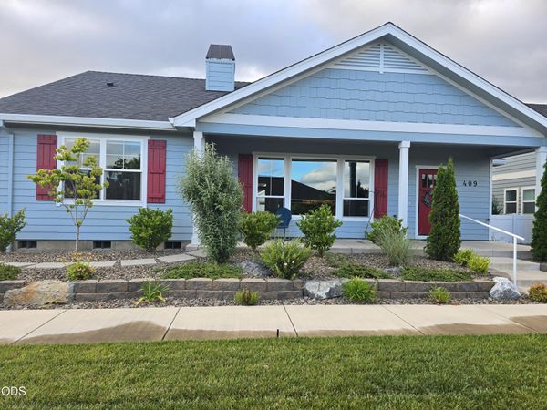 409 Sand Pointe Drive, Central Point, OR 97502