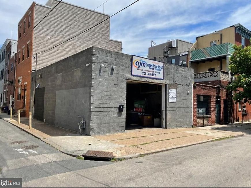 203 Moore Street, Philadelphia, PA 19148 Main Photo