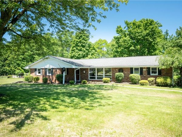 126 Lapeer Drive , Beaver Falls, PA 15010