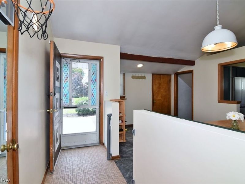 20685 Alameda Parkway, Highland Hills, OH 44128 Photo 3