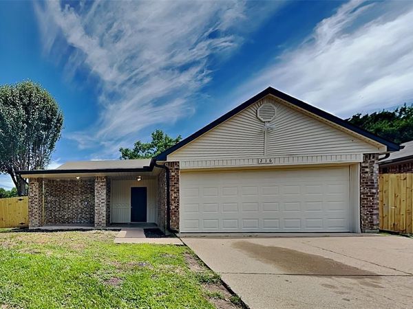 216 Caprock Drive, Arlington, TX 76018