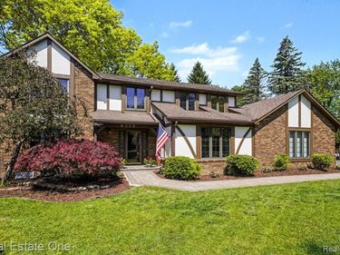 8019 Deerwood Road, Independence Twp, MI 48348