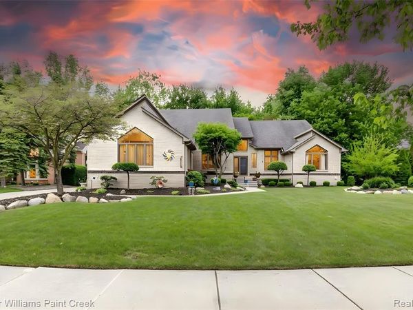 43737 Saint Julian Court, Sterling Heights, MI 48314