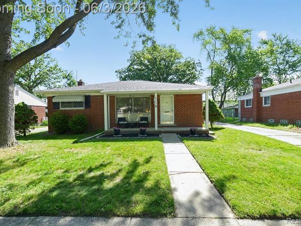 512 Redwood Drive, Troy, MI 48083