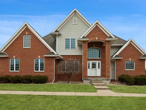 5415 Triple Crown, Marion, IA 52302