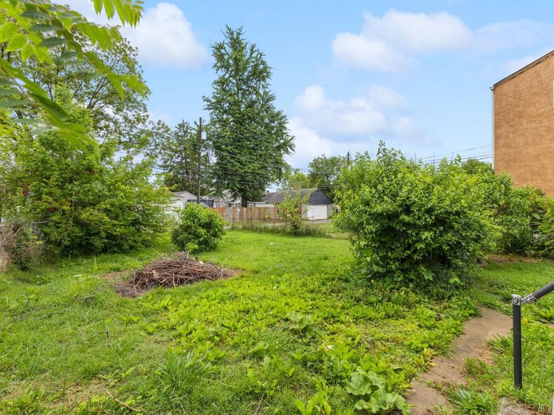 2165 Amherst Avenue , Columbus, OH 43223 Photo 23