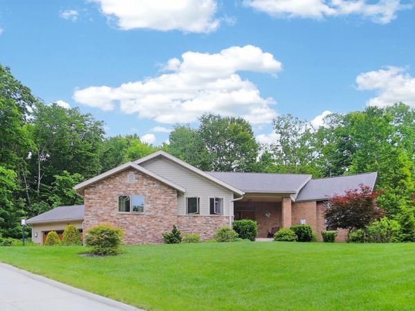 660 King Beach Drive , Howard, OH 43028