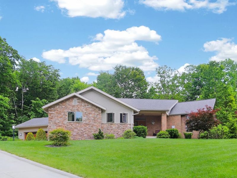 660 King Beach Drive , Howard, OH 43028 Photo 1
