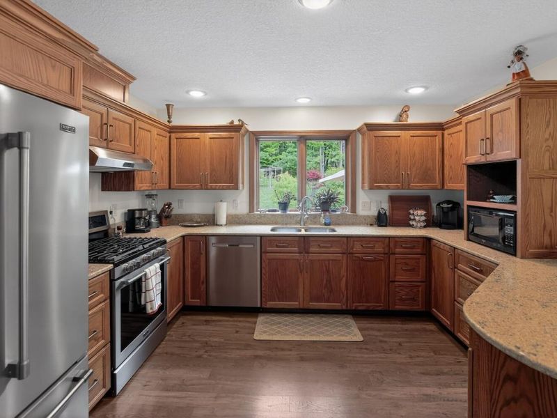660 King Beach Drive , Howard, OH 43028 Photo 12