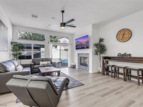 10082 Prairie Dove Avenue , Las Vegas, NV 89117