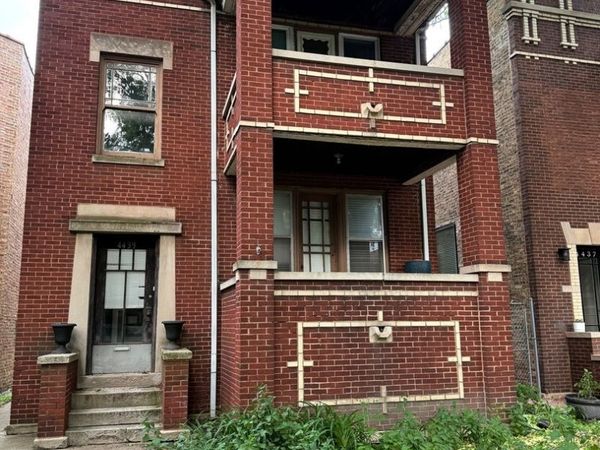 4439 N Whipple Street , Chicago, IL 60625