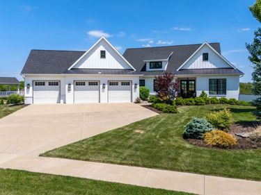 5235 Pigeon Creek Trail, Bettendorf, IA 52722