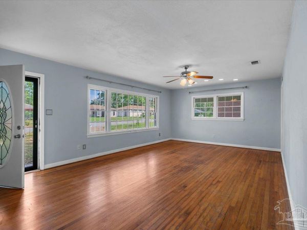721 Gentian Dr, Pensacola, FL 32503