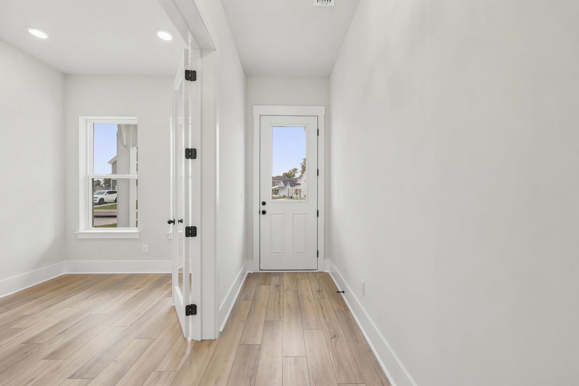 996 Triton Ave. Photo 10