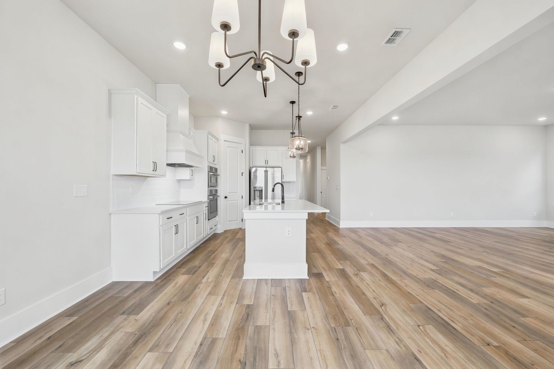 996 Triton Ave. Photo 15