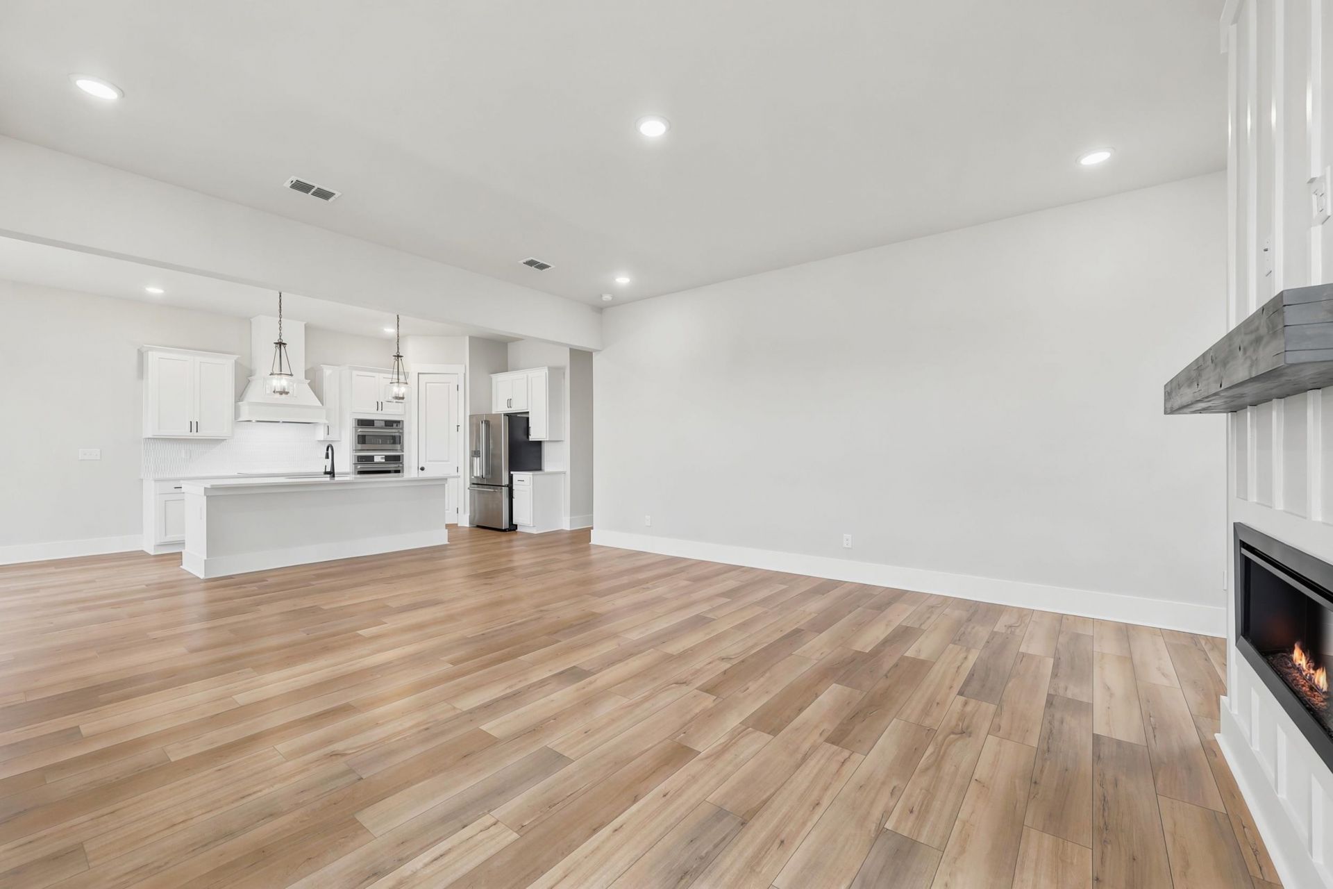 996 Triton Ave. Photo 26