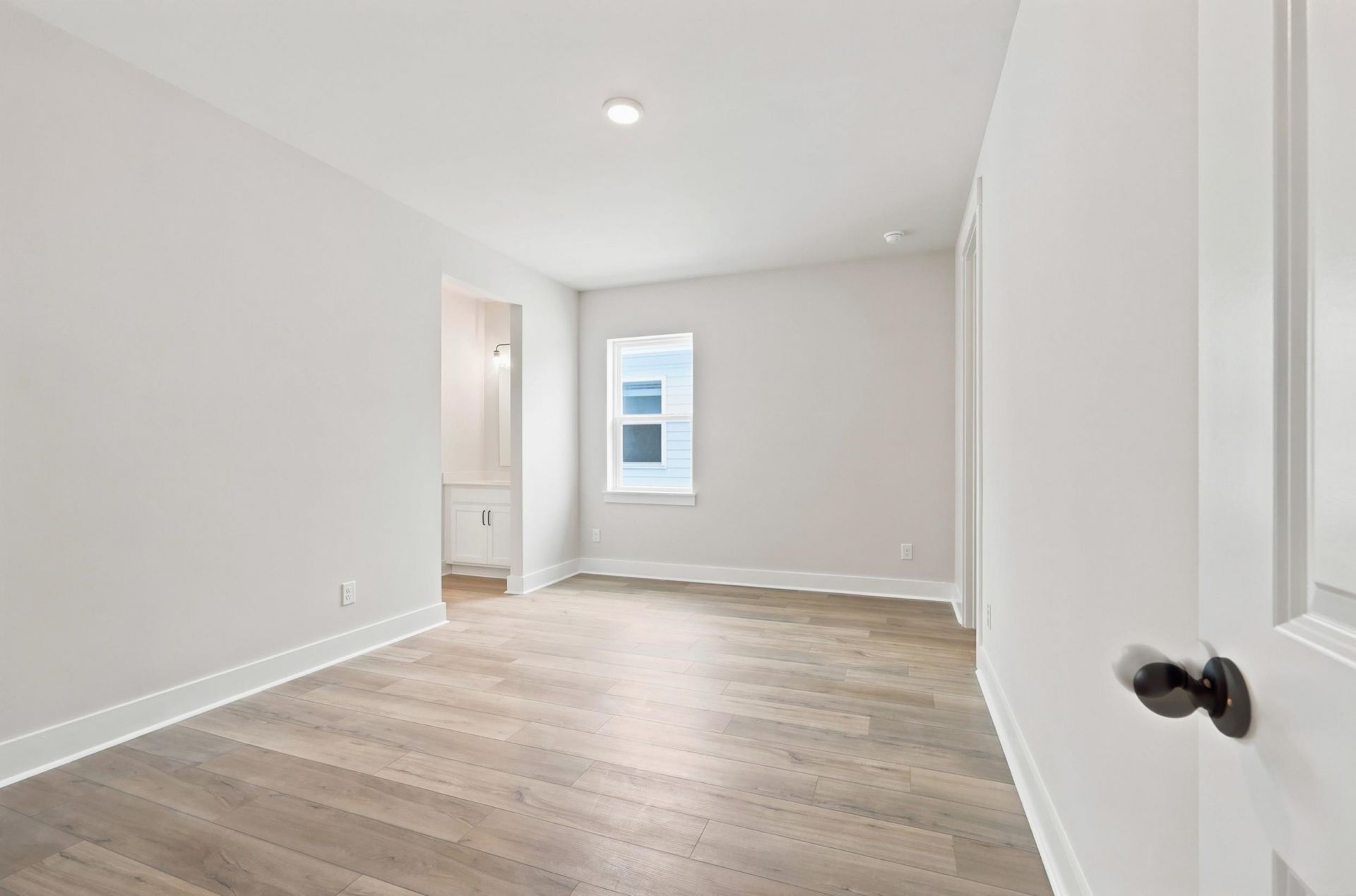 996 Triton Ave. Photo 31