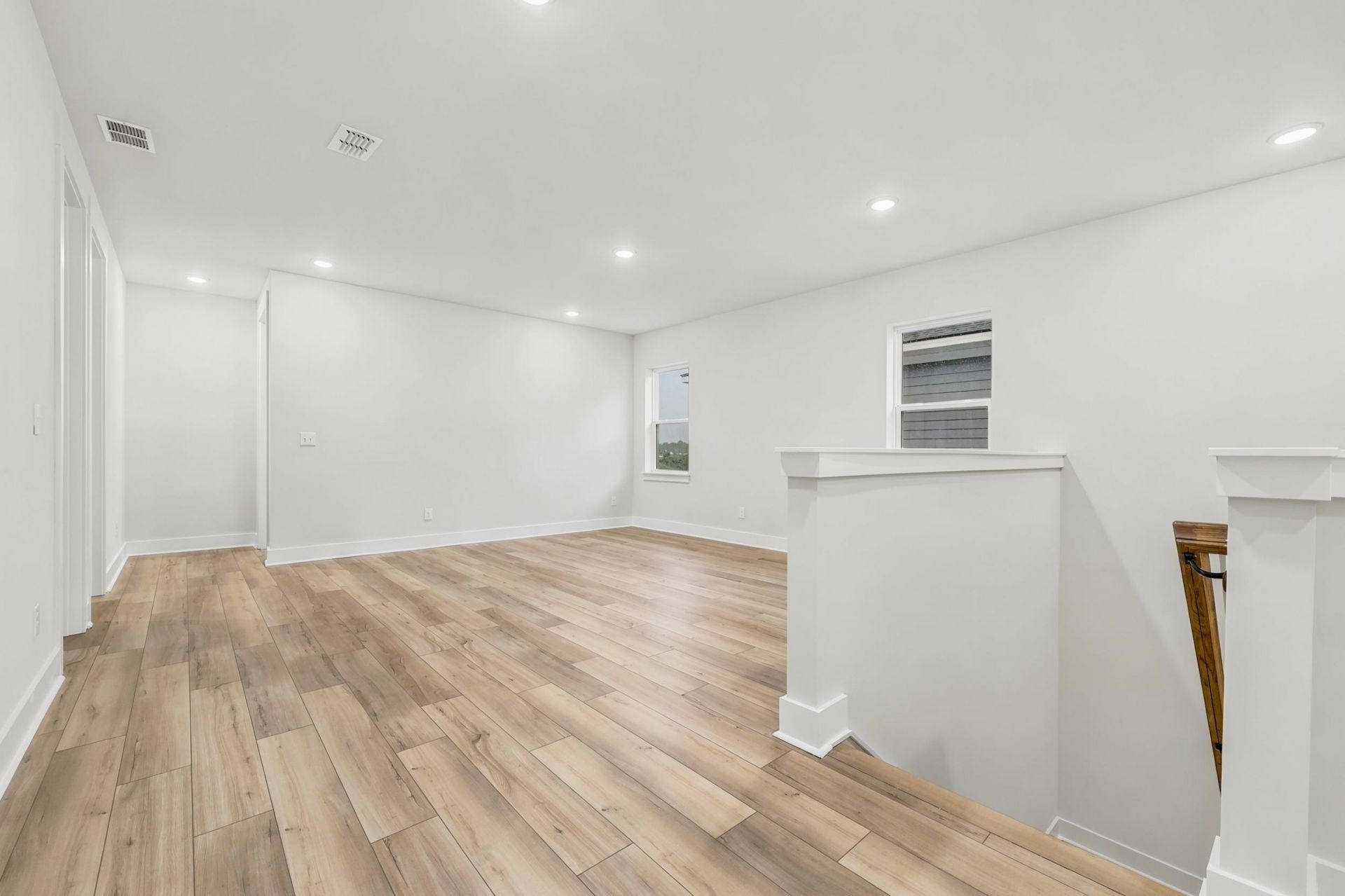 996 Triton Ave. Photo 33
