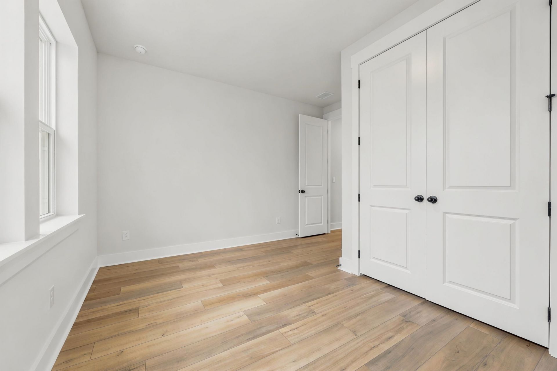 996 Triton Ave. Photo 34