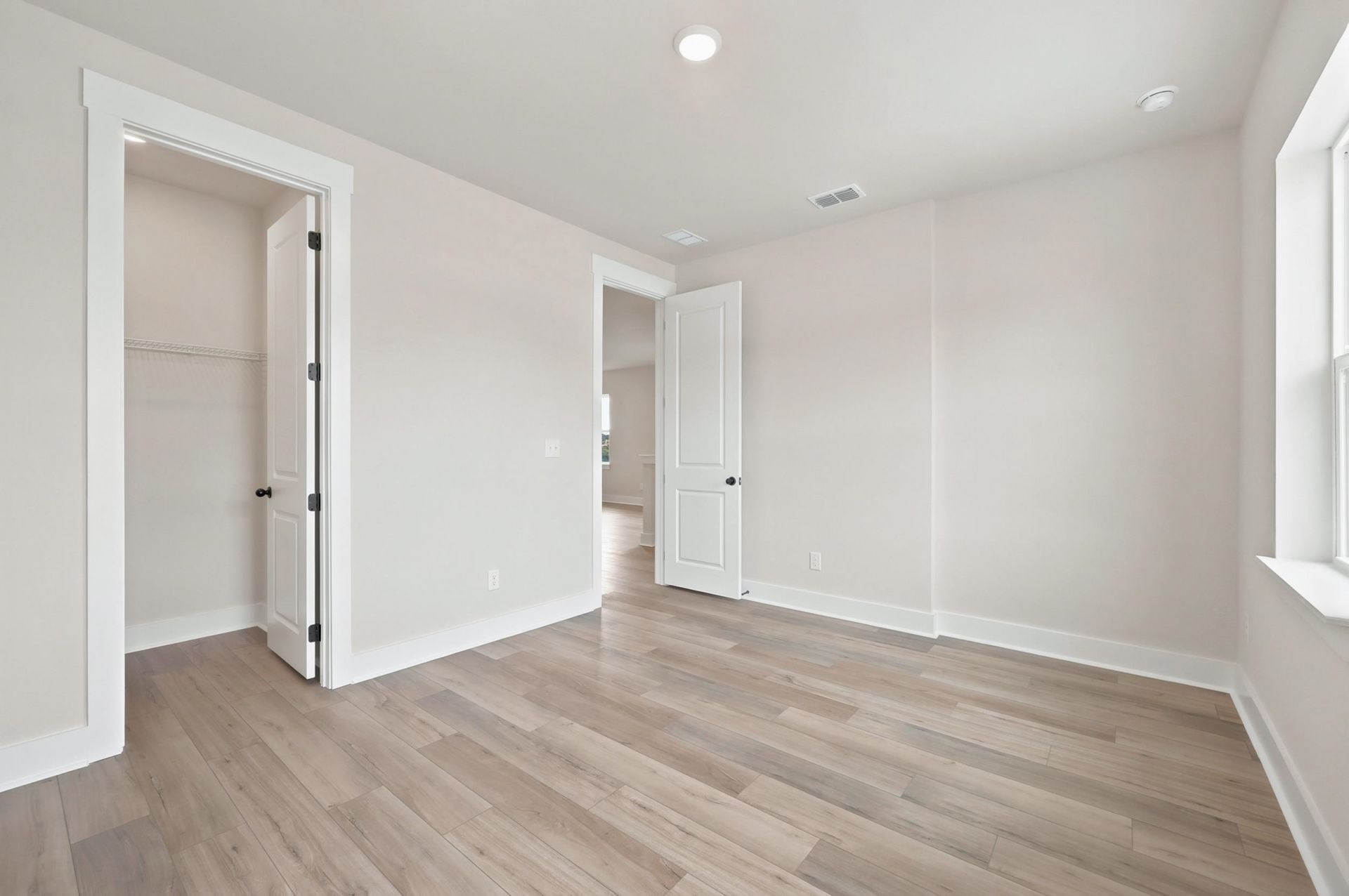 996 Triton Ave. Photo 36