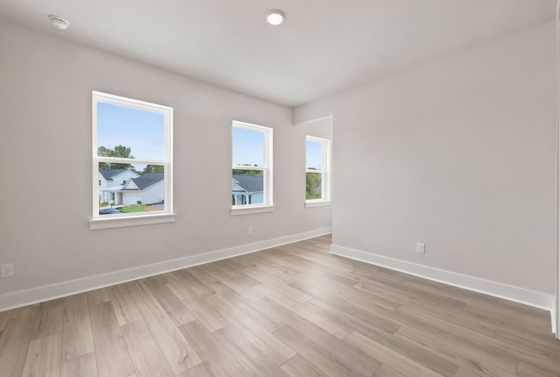 996 Triton Ave. Photo 37
