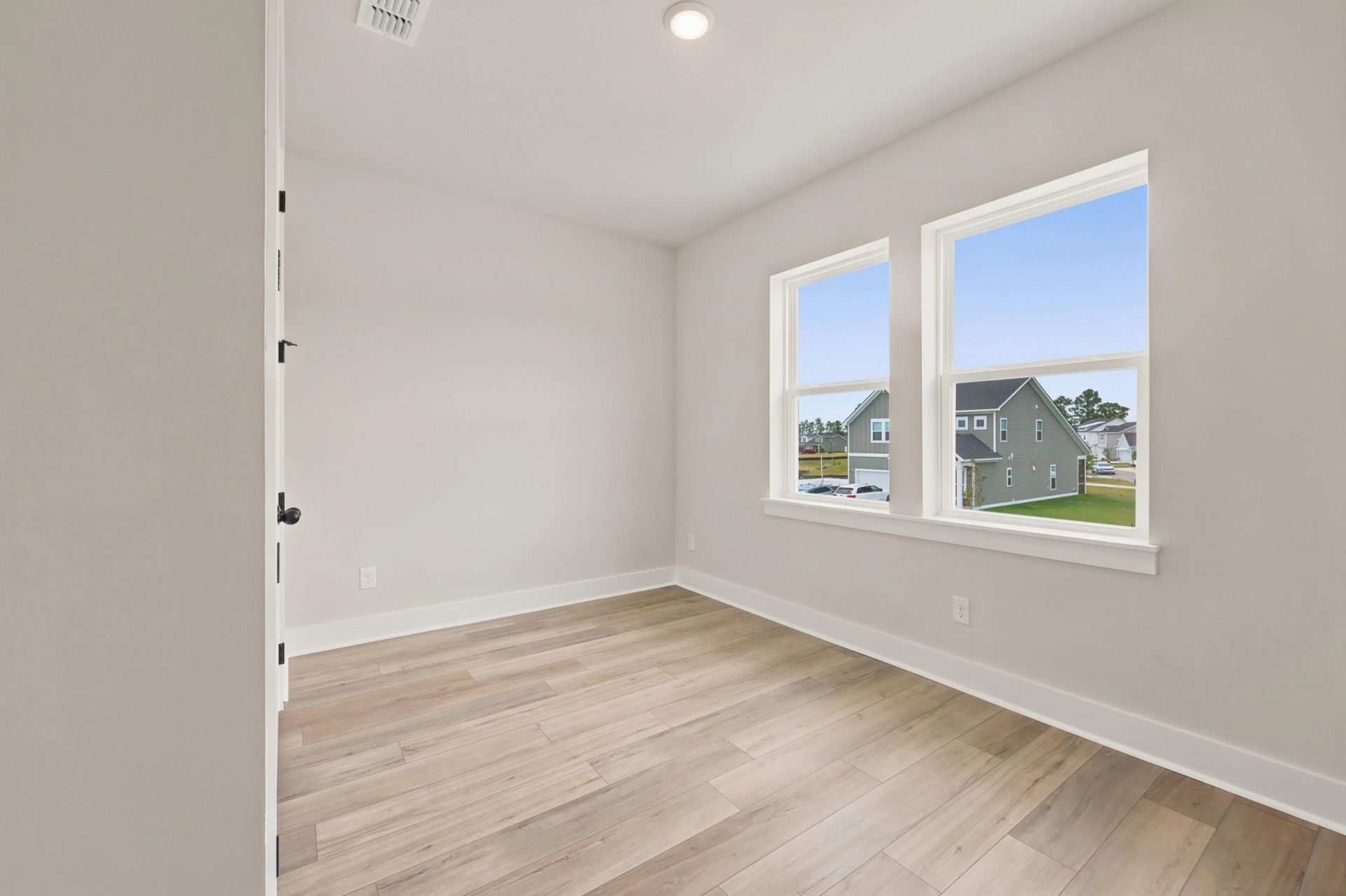 996 Triton Ave. Photo 39