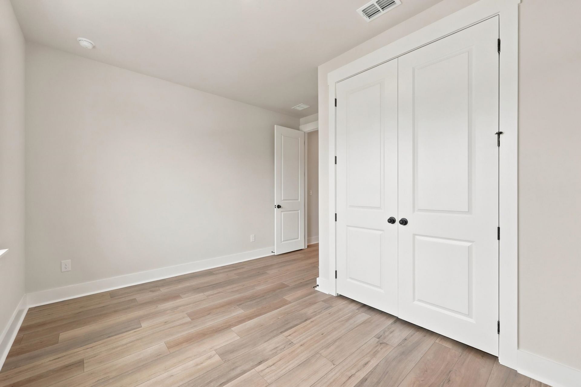996 Triton Ave. Photo 40