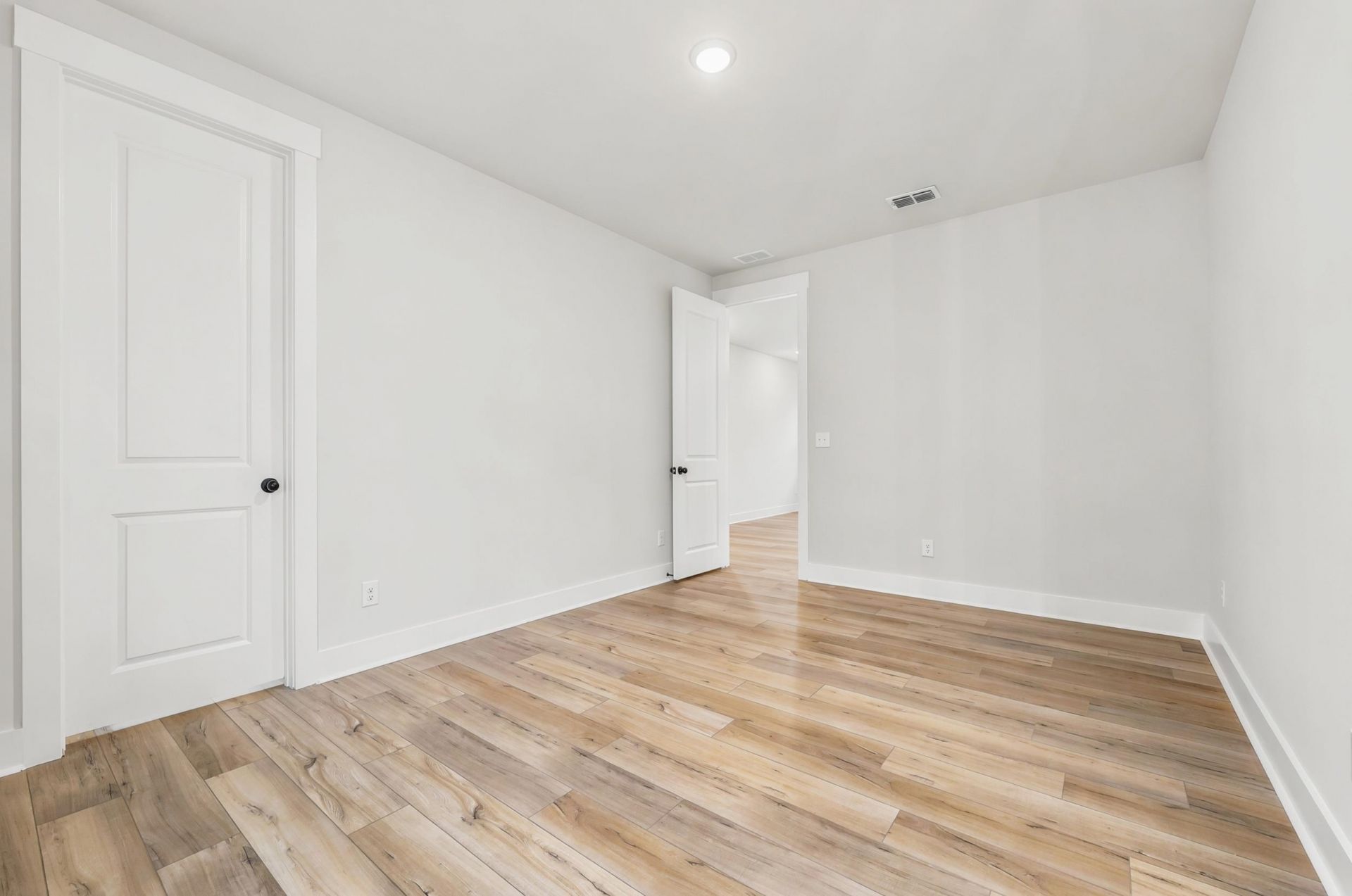 996 Triton Ave. Photo 43