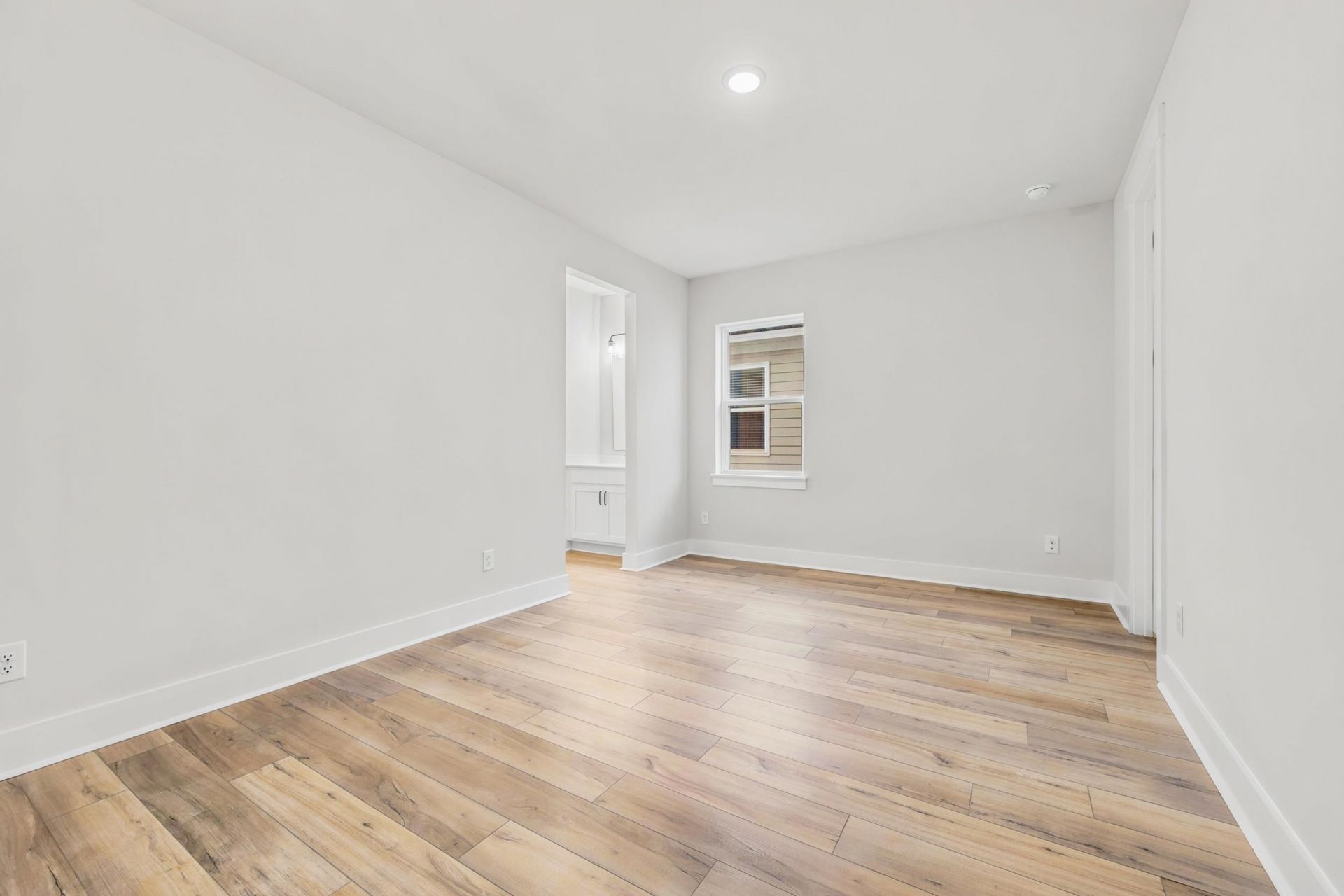 996 Triton Ave. Photo 44
