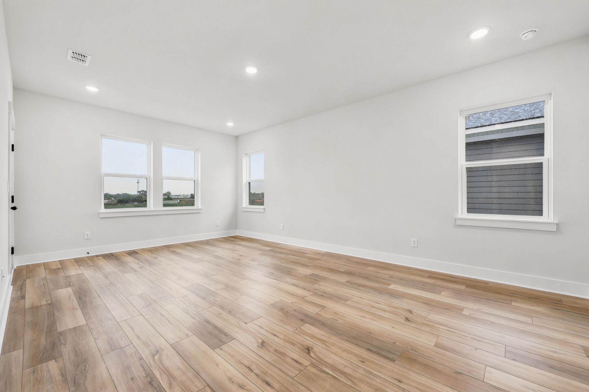 996 Triton Ave. Photo 48