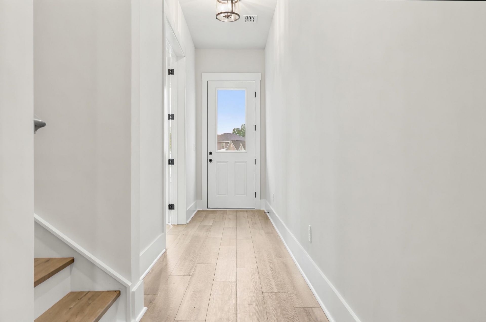 996 Triton Ave. Photo 6
