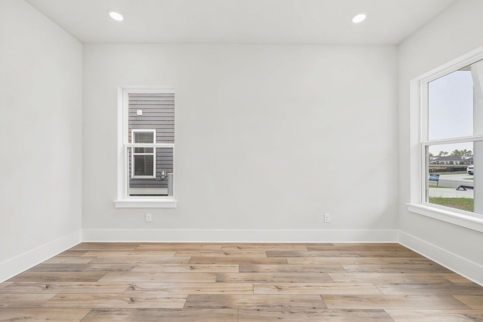 996 Triton Ave. Photo 9