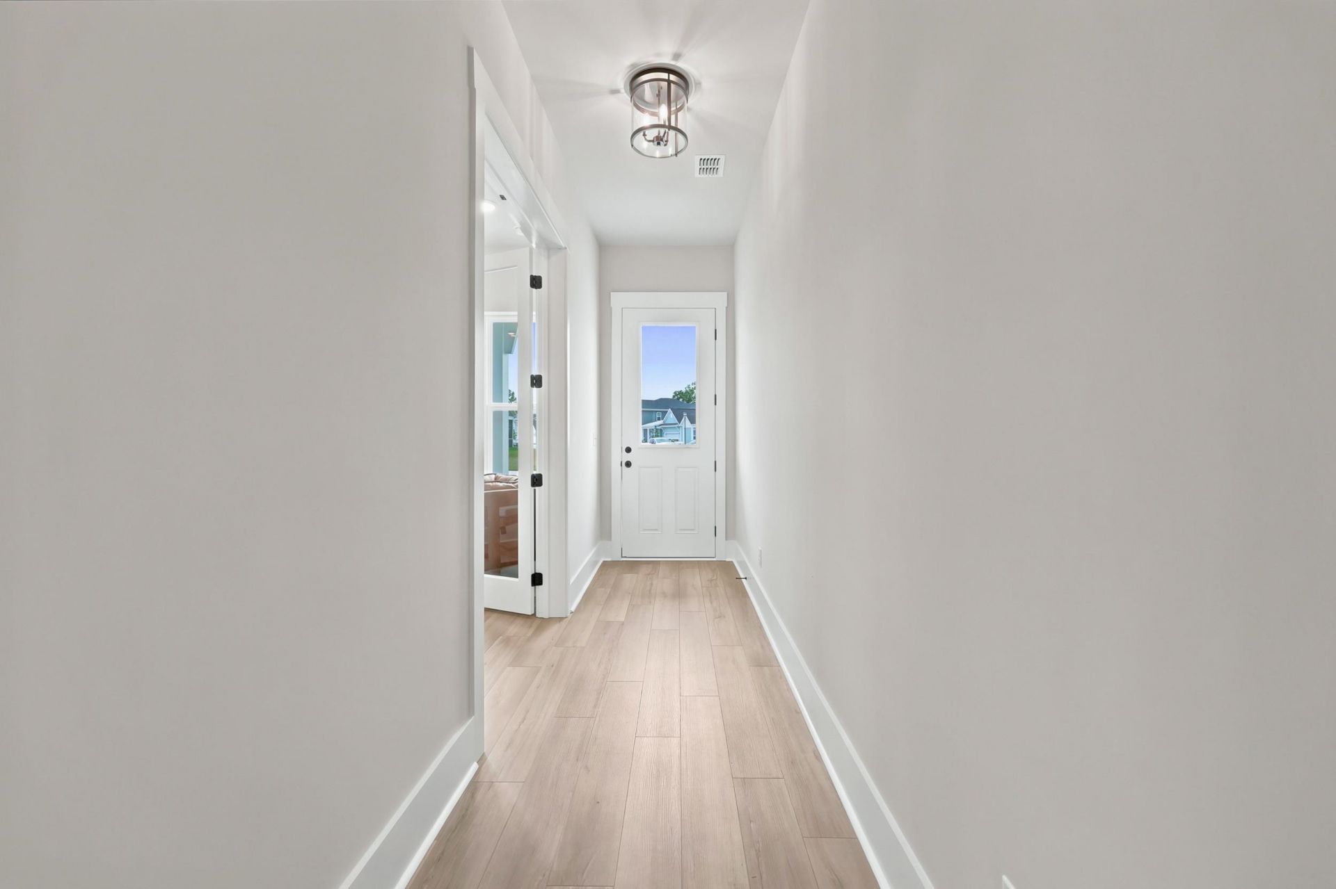 996 Triton Ave. Photo 9