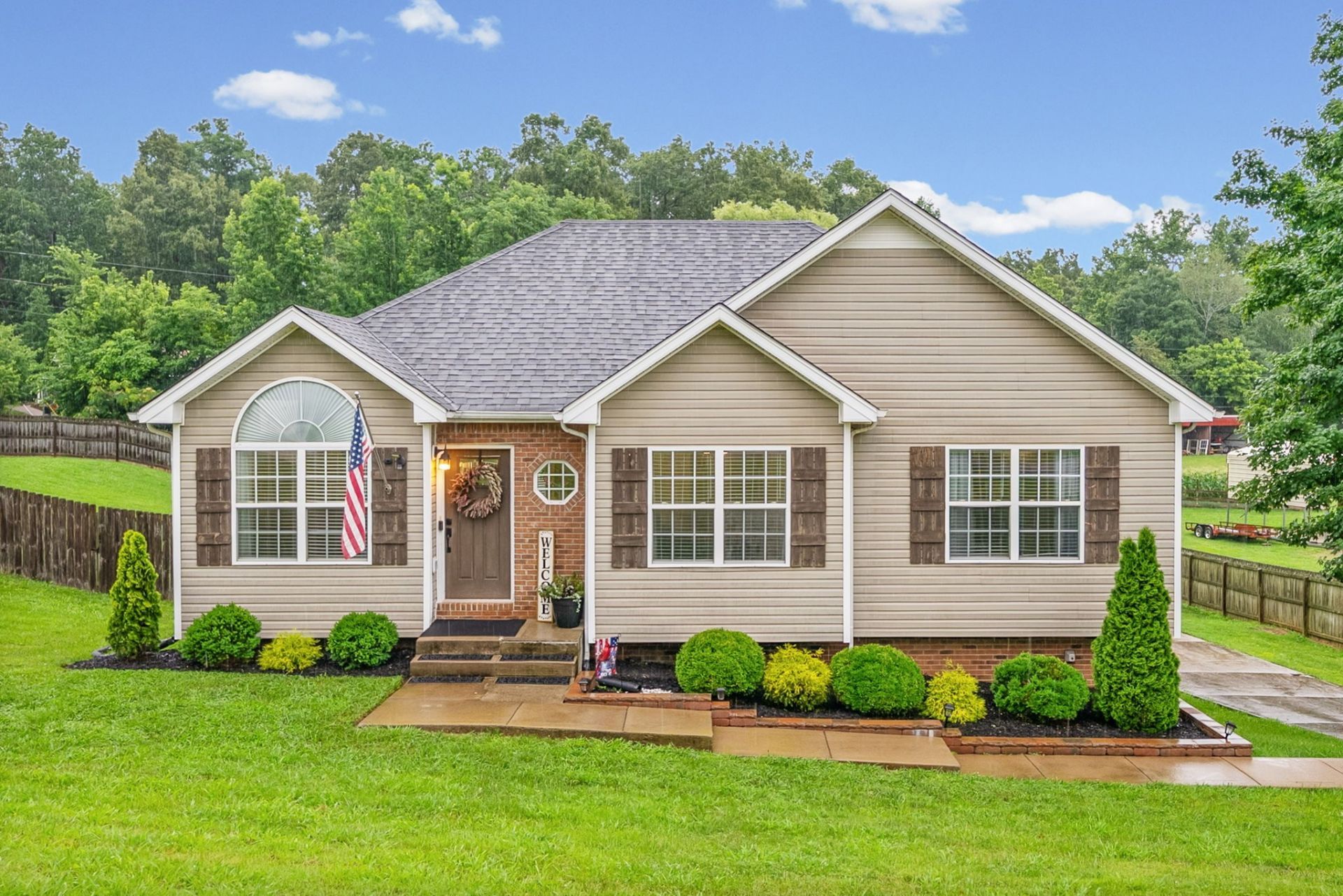 443 Wooten Rd, Clarksville, TN 37042 Main Photo