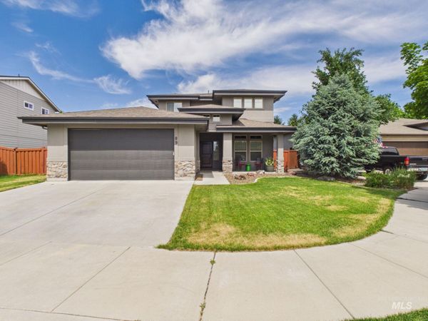 89 S Barkvine Way, Star, ID 83669