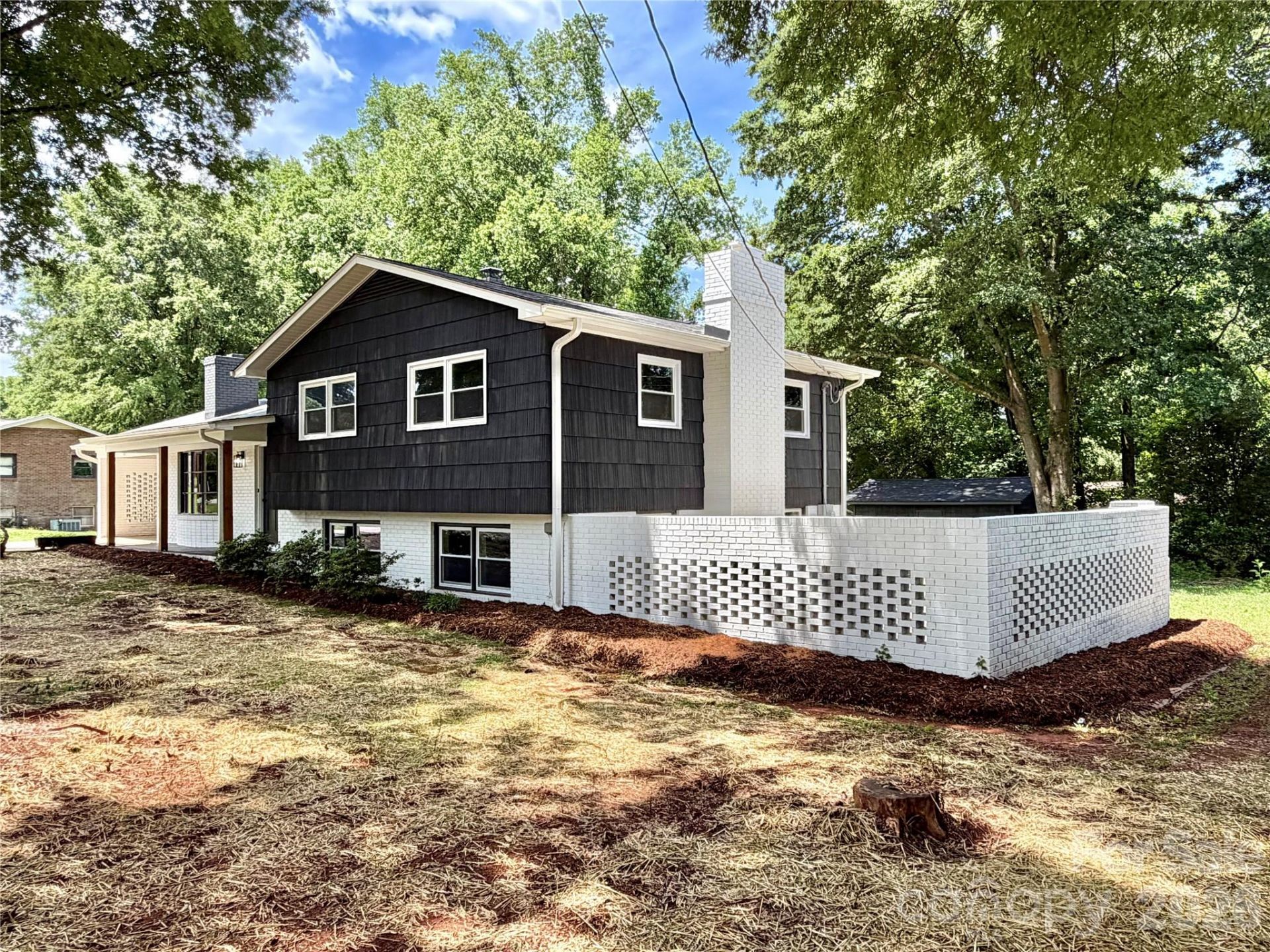 303 Deal Avenue Ne, Conover, NC 28613 Main Photo