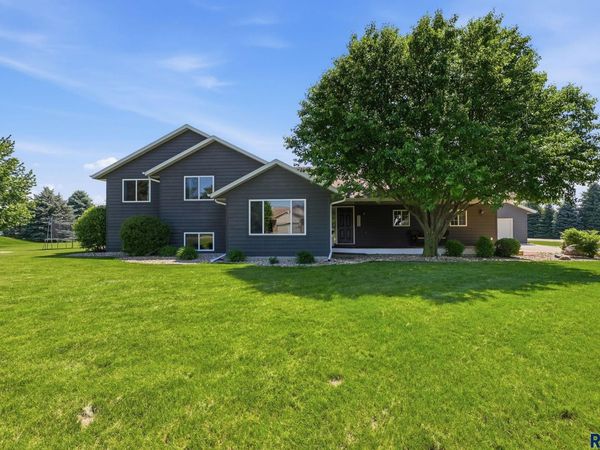 27120 Morning Glory Ave, Harrisburg, SD 57032