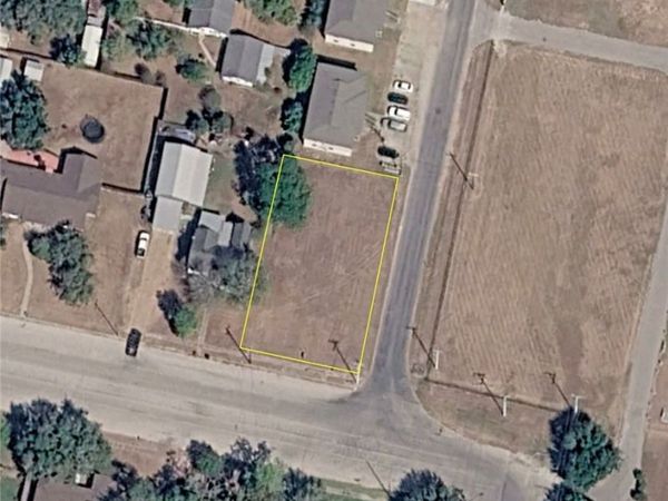 610 E Ruess Boulevard , Cuero, TX 77954