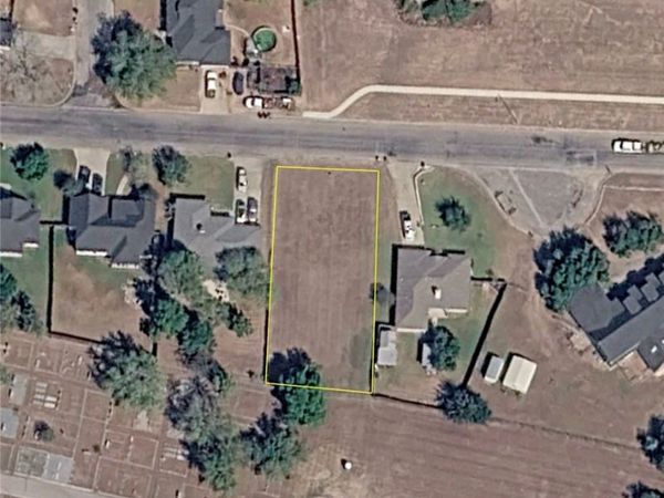805 E Second Street , Cuero, TX 77954