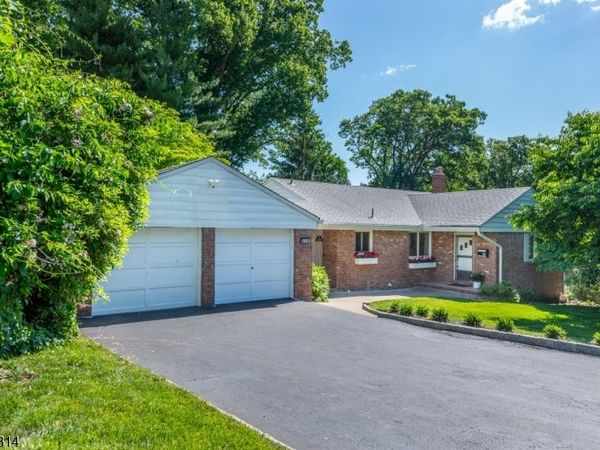 110 Woodlawn Ave, Clifton, NJ 07013