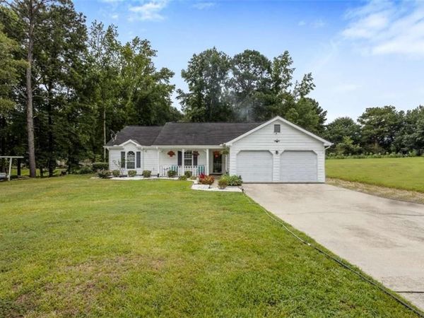 1729 Brandi Lane , Loganville, GA 30052