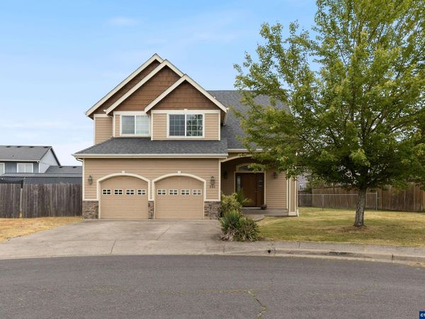 886 N 7th St, Harrisburg, OR 97446