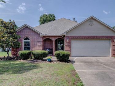 2 Park Ridge Drive, Maumelle, AR 72113