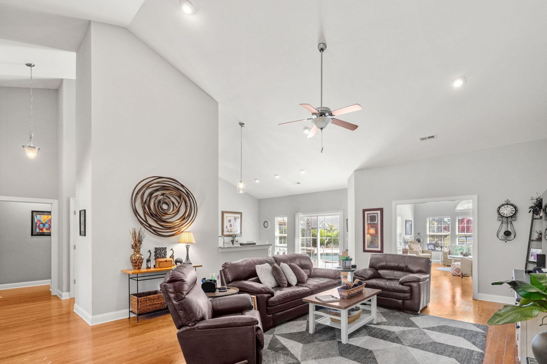 9181 Abingdon Dr. Photo 10
